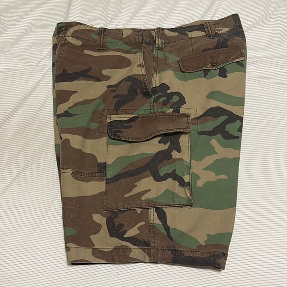 Camo shorts used - Picture 2 of 4